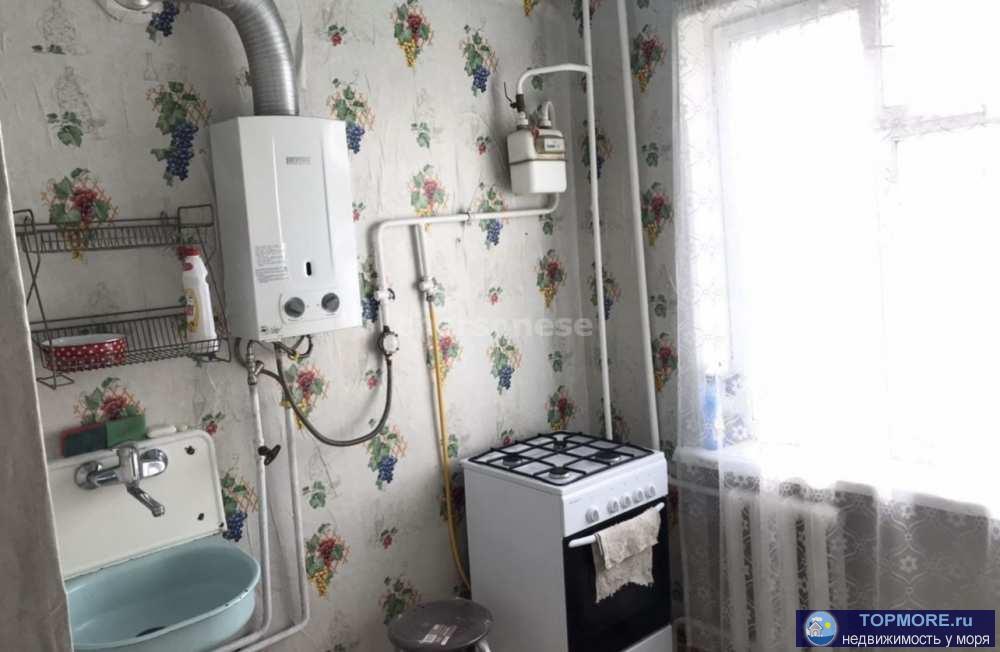 Сдаётся однокомнатная квартира на Сахарной головке! ремонт обычный, из мебели , диван, тумба, телевизор, холодильник... - 1