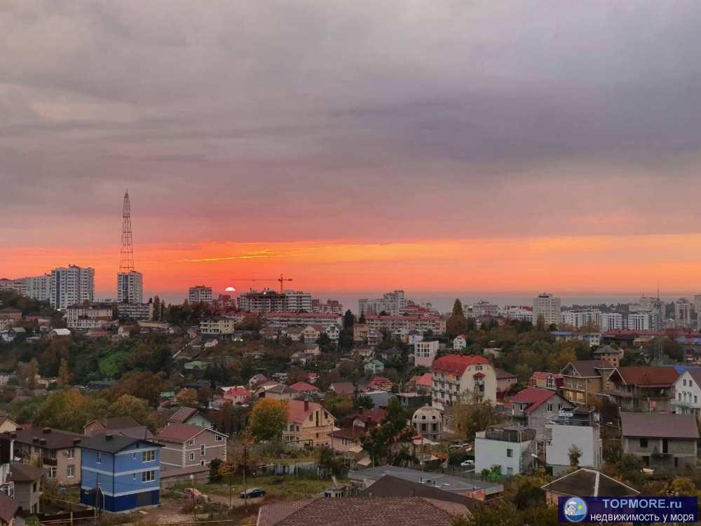 Лот № 155211. ●Продается евродвушка. С балкона и витражей комнат открывается шикарный панорамный вид на море и город,...