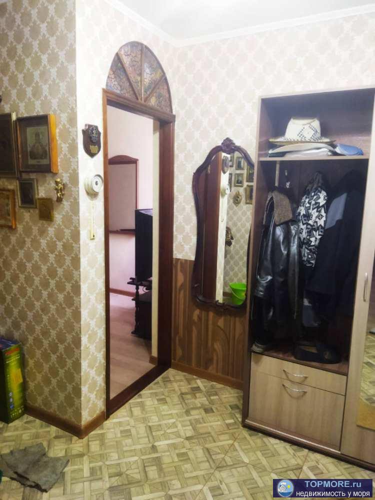 Лот № 156871.   Продаётся большая 4-комнатная квартира в Лазаревском по выгодной цене.Сделан свежий ремонт, ламинат,...