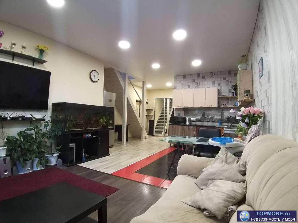 реальный объект И цена! очень срочно.Цена действительна в течение недели!  Двухуровневая.1 этаж - прихожая,...