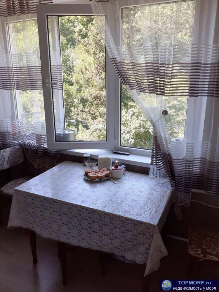 Лот № 156898. Продаю светлую, просторную  двух - комнатную  квартиру. Квартира с ремонтом и техникой. Из окон вид во...