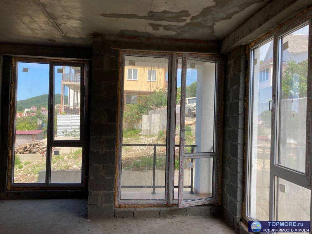 Лот № 158985. Студия с видом на Олимпийский парк, панорамные окна. Под отделку. Кирпичное здание, коммуникации...