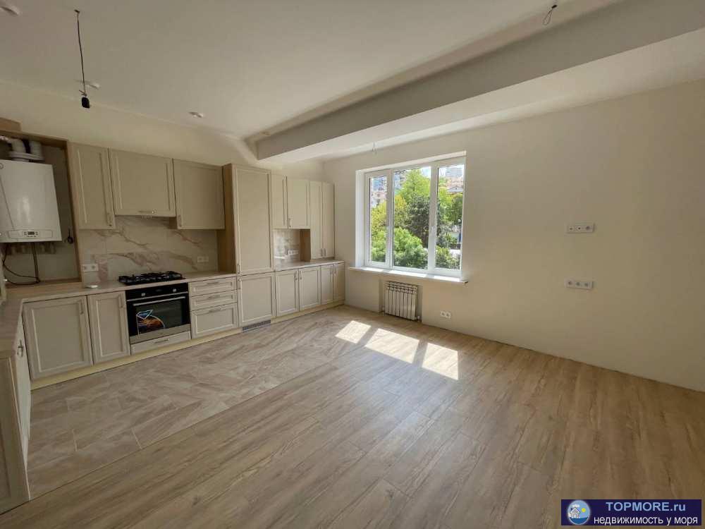 Продается квартира в центральном районе города Сочи, район Новый Сочи, в шаговой доступности от моря.  - Жилой...