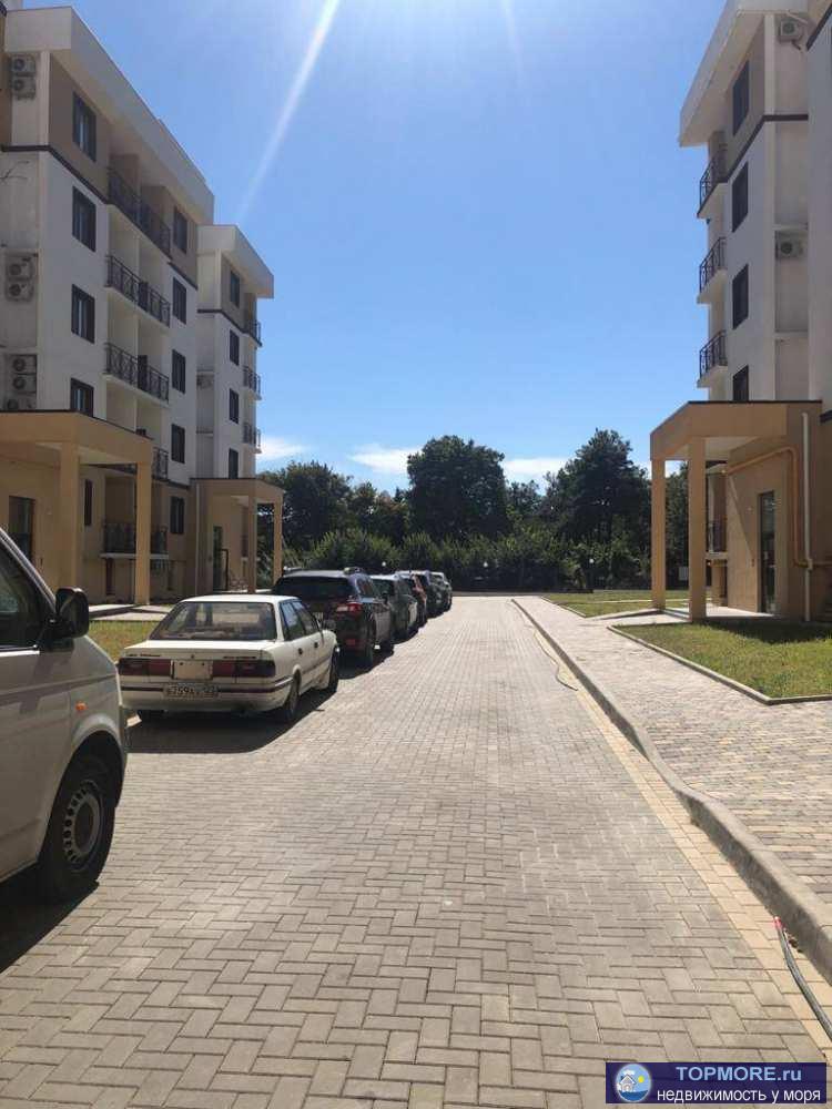 Лот № 20600. На первой береговой линии в жк Скала Парус. Продаются апартаменты. Дом находится в 200 метрах от чистого... - 2