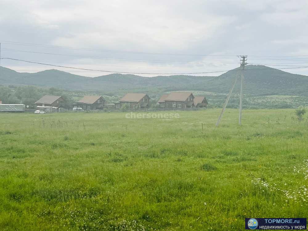 Продаётся земельный участок 10 соток село Гончарное . Участок находится недалеко от основной трассы Севастополь-Ялта...