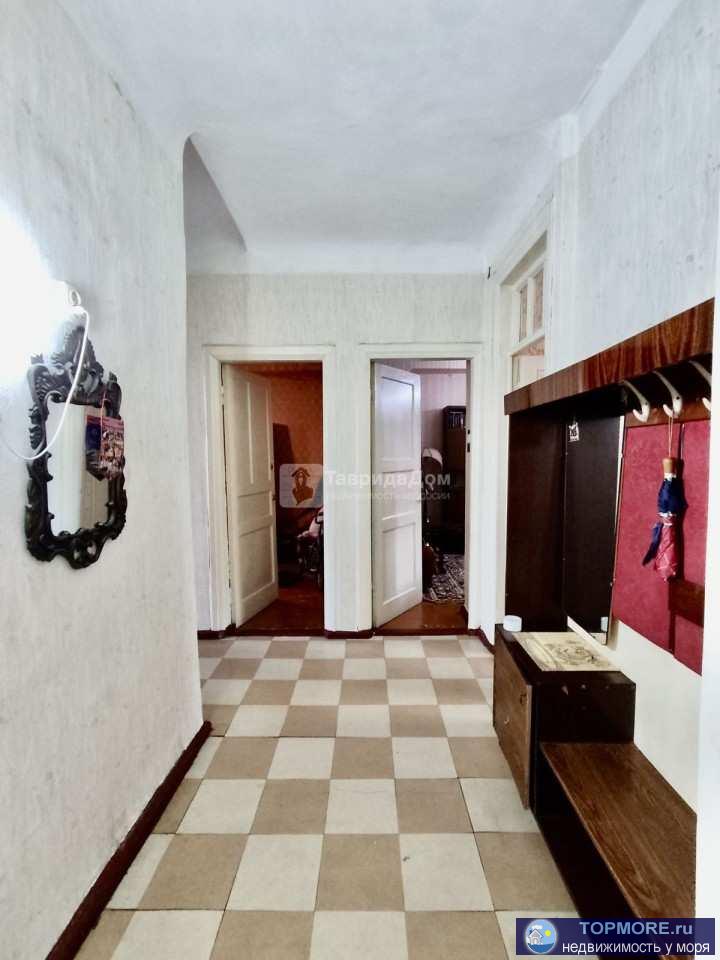 Продам 4-комнатную квартиру 85 кв.м., в Центре  на ул. Советская 17, г. Феодосия. Квартира находится на 3 этаже 3...