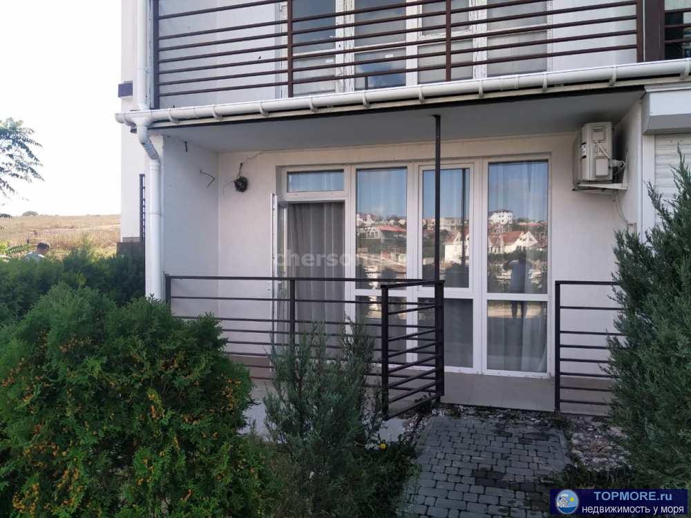 Продаются апартаменты 33 кв.м. в современном коттеджном поселке Vilage на мысе Фиолент.  В апартаментах есть все для...