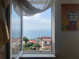 Продается двух комнатная квартира с видом на море в г...
