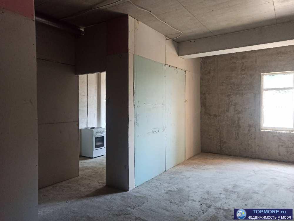 Лот № 161588. Продается квартира свободной планировки в центральном районе города Сочи. Два окна, высокие потолки, в...