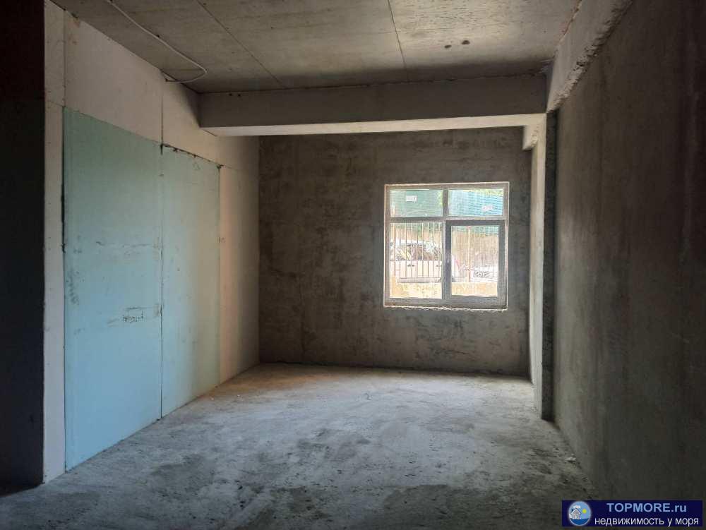 Лот № 161588. Продается квартира свободной планировки в центральном районе города Сочи. Два окна, высокие потолки, в... - 1