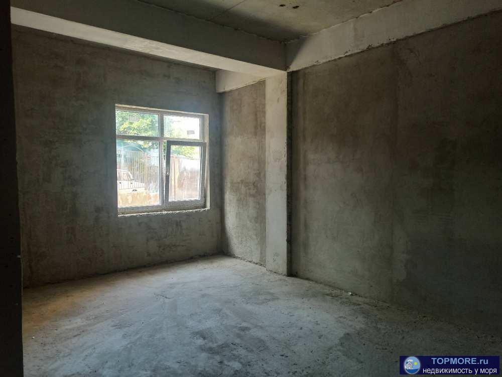 Лот № 161588. Продается квартира свободной планировки в центральном районе города Сочи. Два окна, высокие потолки, в... - 2