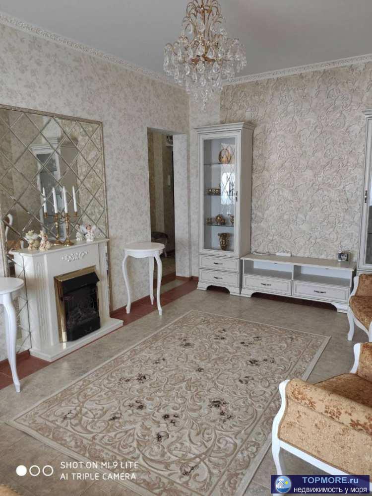 Лот № 160532. Продается прекрасная квартира, 42 кв.м.  в квартире устроена каминная зона с биокамином в зеркальном...