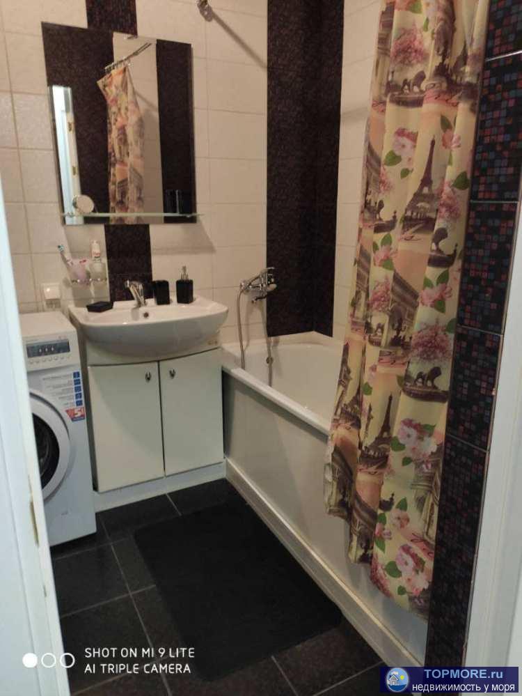 Лот № 160532. Продается прекрасная квартира, 42 кв.м.  в квартире устроена каминная зона с биокамином в зеркальном... - 2
