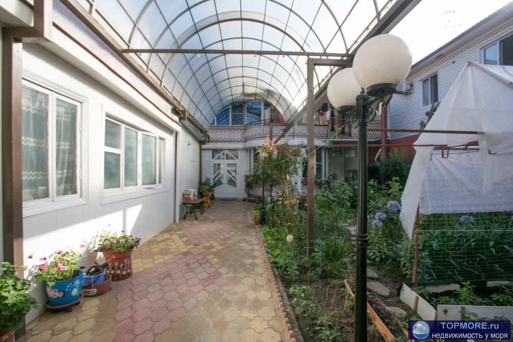 Лот № 160886. Трехэтажный дом 250 м2 (1/3 доли в доме) в центре Адлера , салон красоты, аптека, магазин одежды). руб.... - 1