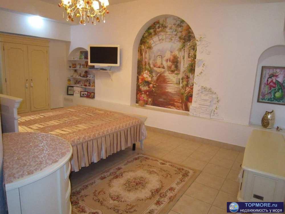 Продаю просторный дом в Краснодаре.1997 года ввода в эксплуатацию 450 м2, 3 уровня, облицован 50% итальянский кирпич... - 1