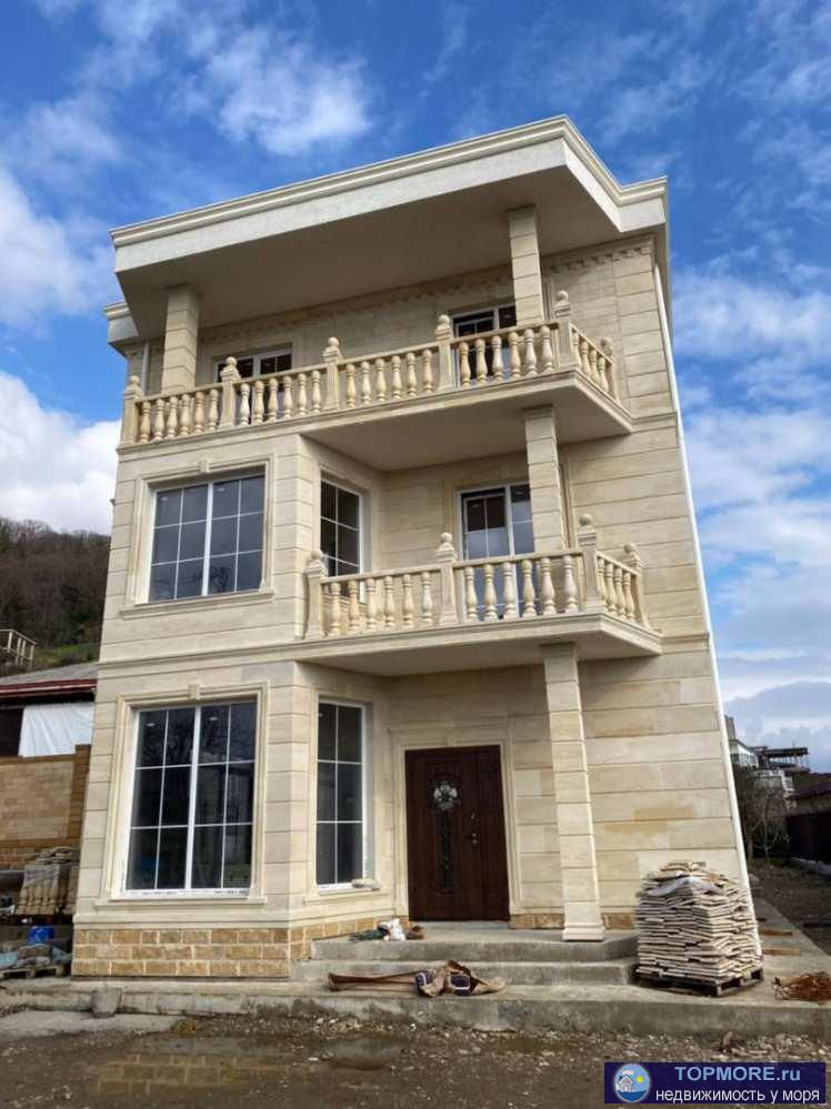 Продается элитный 3-этажный дом, расположенный на просторном участке с большой парковочной зоной в Адлере рядом с...