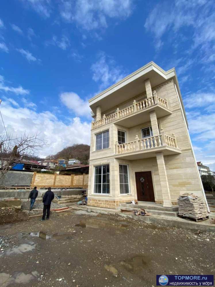 Продается элитный 3-этажный дом, расположенный на просторном участке с большой парковочной зоной в Адлере рядом с... - 1