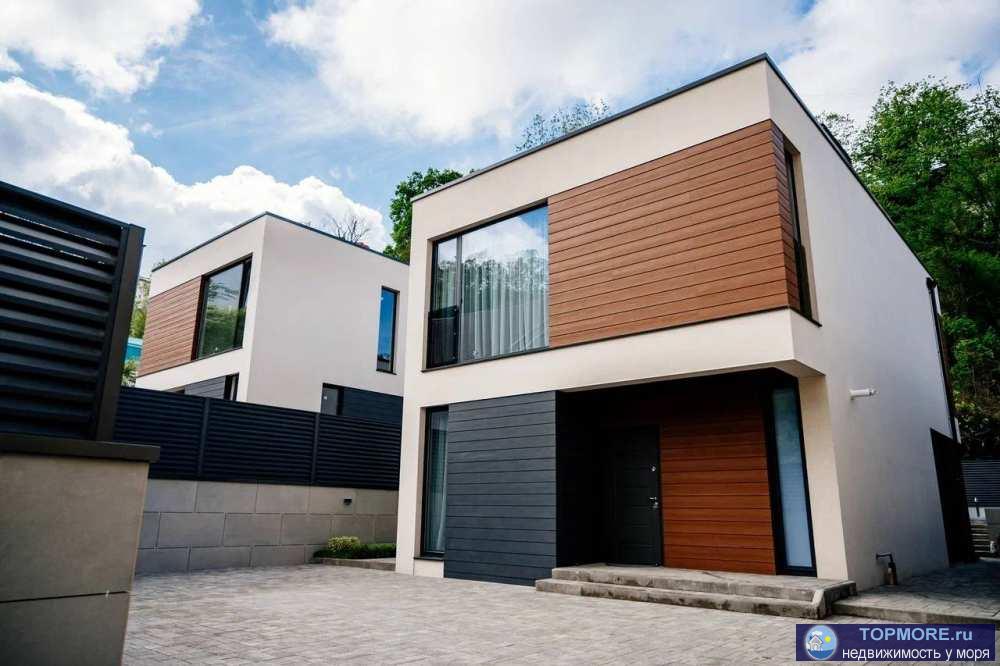Продаётся современный новый дом в стиле хай-тек в центральном районе Сочи. Площадь дома 180 кв.м., на участке 5 сот....