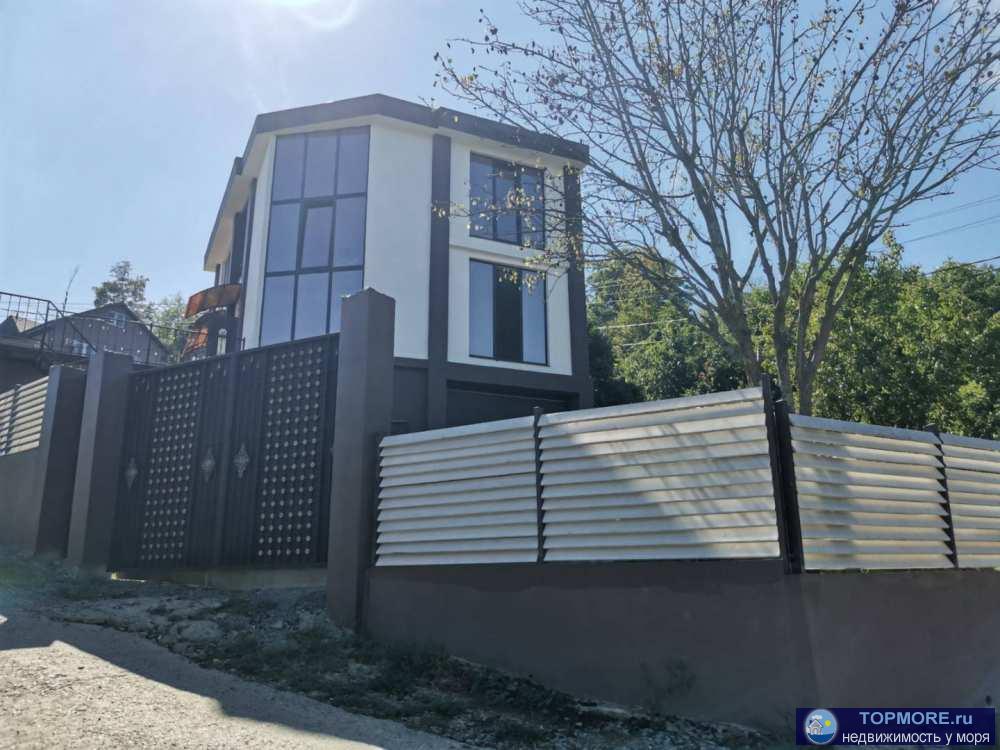 Продам новый дом в 2 этажа с черновой отделкой внутри в центральном районе Сочи, ул. Тимирязева.  Площадь - 202 м2.... - 1
