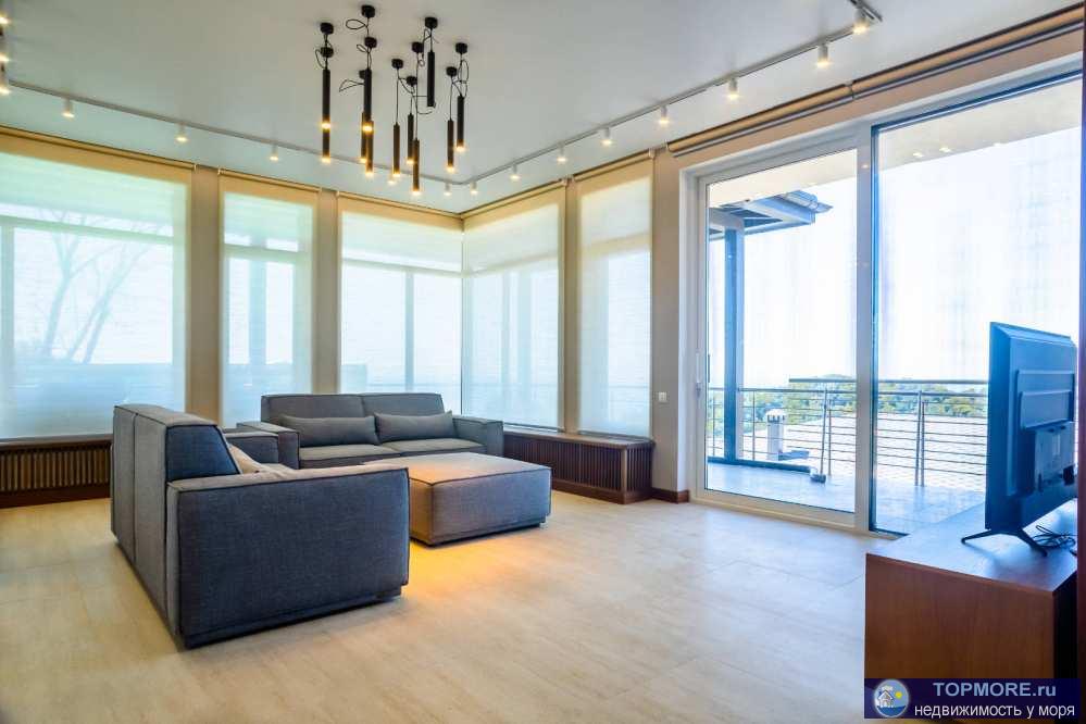 Продается новый загородный коттедж с ремонтом и мебелью. С обоих этажей открывается панорамный вид на море. В...