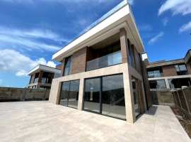 Коттеджный посёлок «Rich&Rich» состоит из 5 домов, выполненных в...