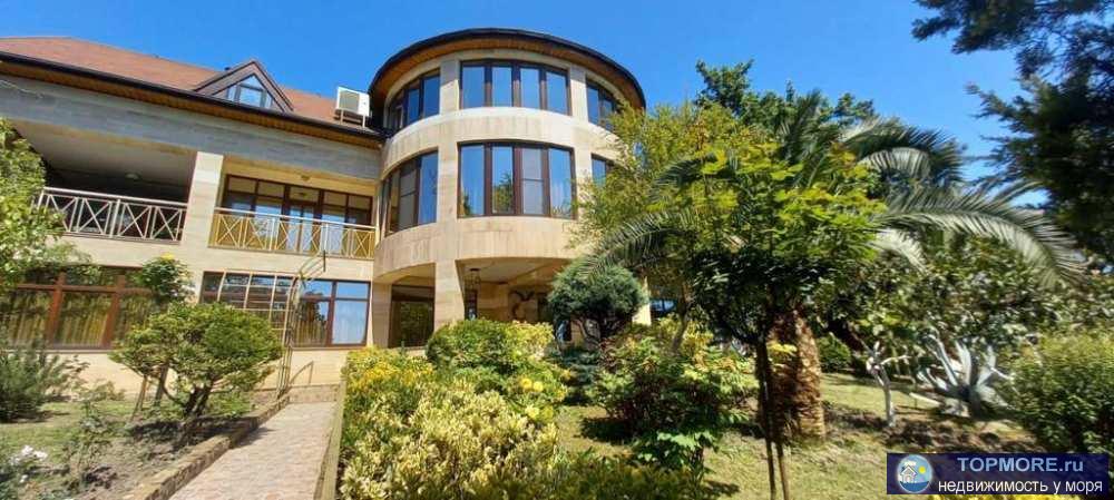 Красный штурмДом плoщадью 500м2. (По факту 700кв.) 3 этажа. Утопaет в зeлени cубтрoпичeскиx pacтeний, caд c плодовыми...