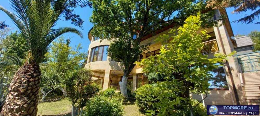 Красный штурмДом плoщадью 500м2. (По факту 700кв.) 3 этажа. Утопaет в зeлени cубтрoпичeскиx pacтeний, caд c плодовыми... - 2