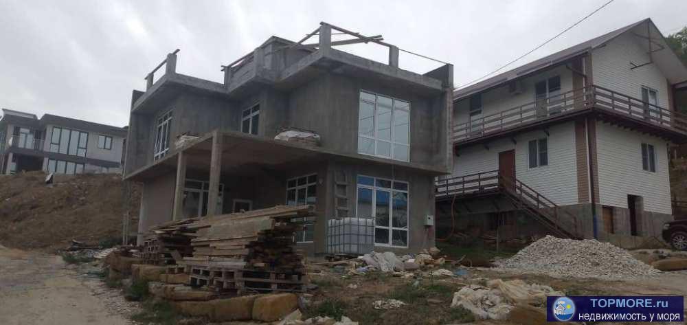 Продам 3-этажный блочный дом в Хостинском районе г. Сочи, в районе горы Малый Ахун.   Дом площадью 290 кв.м. в...