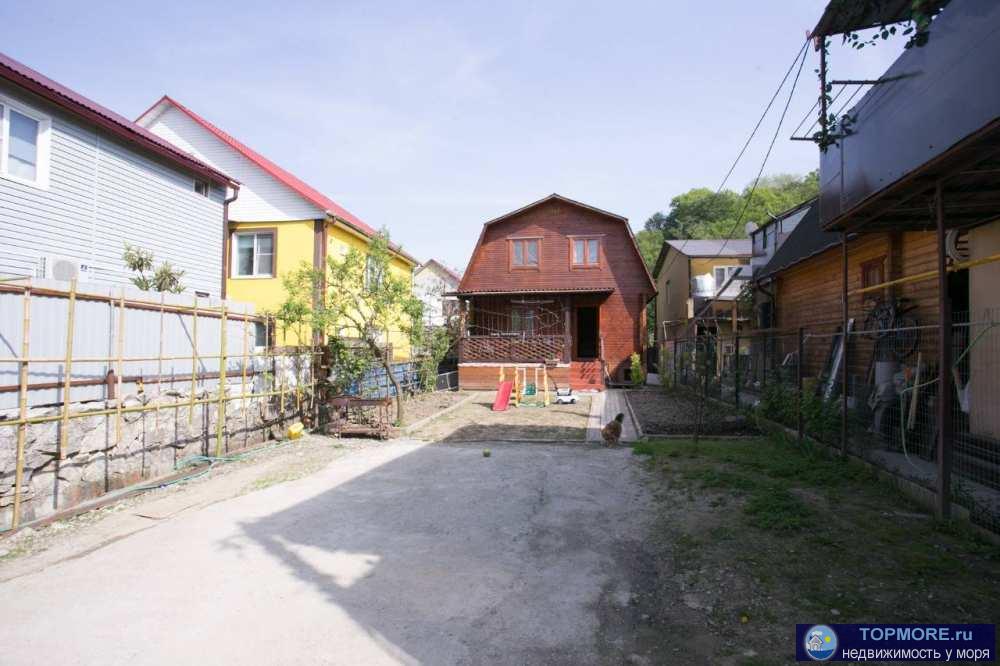 Продаётся дом из клееного бруса.  3 сотки участок  в снт Золотой гребешок. Подъезд с центральной асфальтированной...