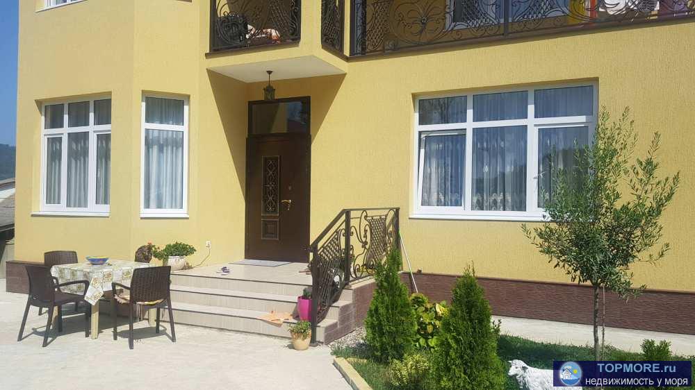 Продаю дом +второй как гостевой на участке 17 соток.  Торг - 1