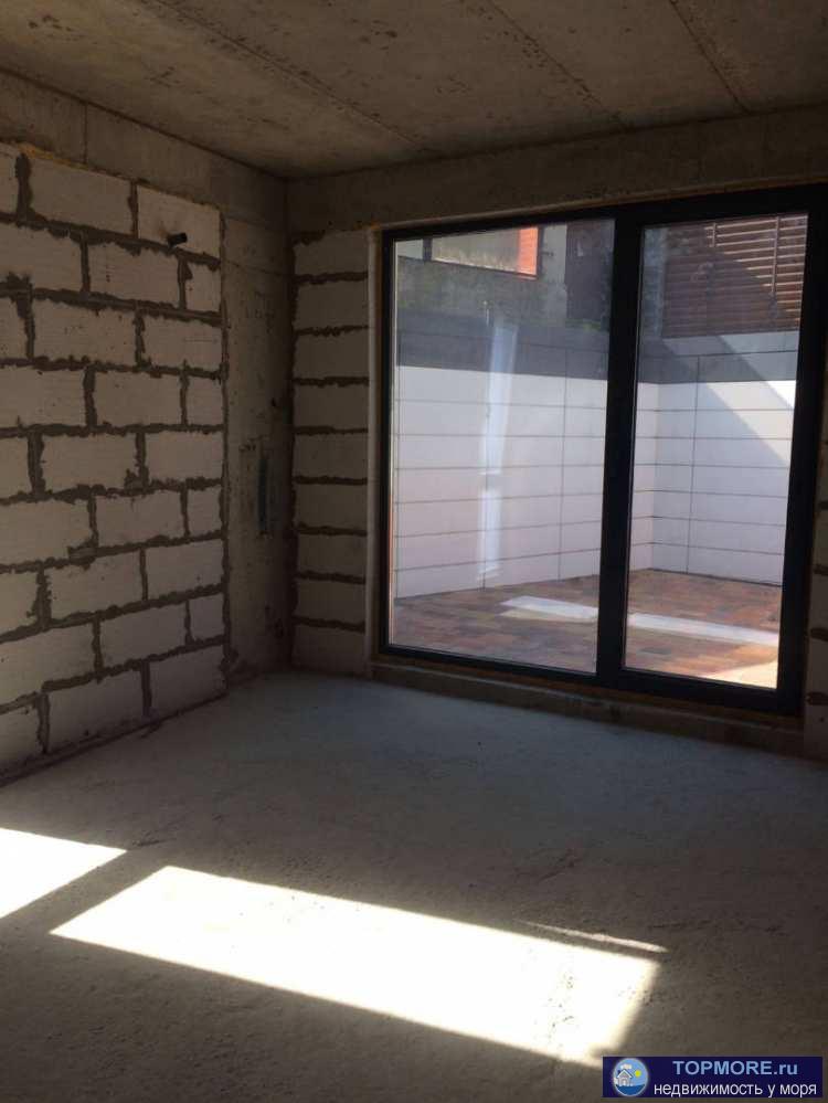 Лот № 163351. Подаю квартиру-студию в Сочи район Мамайка. Студия без ремонта с большой террасой в современном жилом...