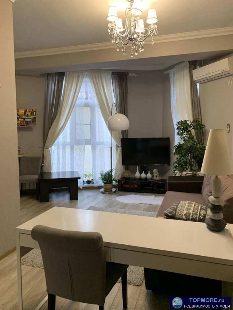 Лот № 164081. Продаю квартиру с хорошим ремонтом и мебелью.  Витражное остекления в пол.  Парковка, детская площадка...