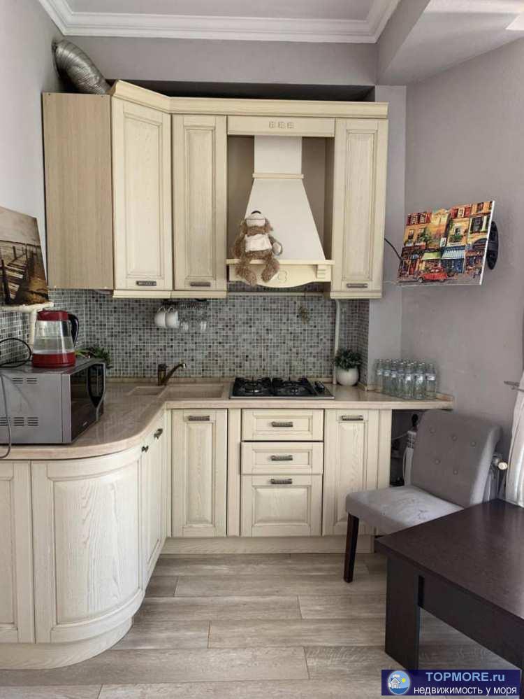 Лот № 164081. Продаю квартиру с хорошим ремонтом и мебелью.  Витражное остекления в пол.  Парковка, детская площадка... - 2