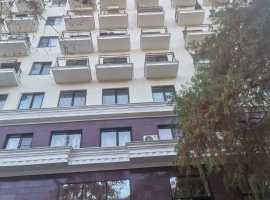 Лот № 164111.  Продается трехкомнатная квартира в элитном доме, в...