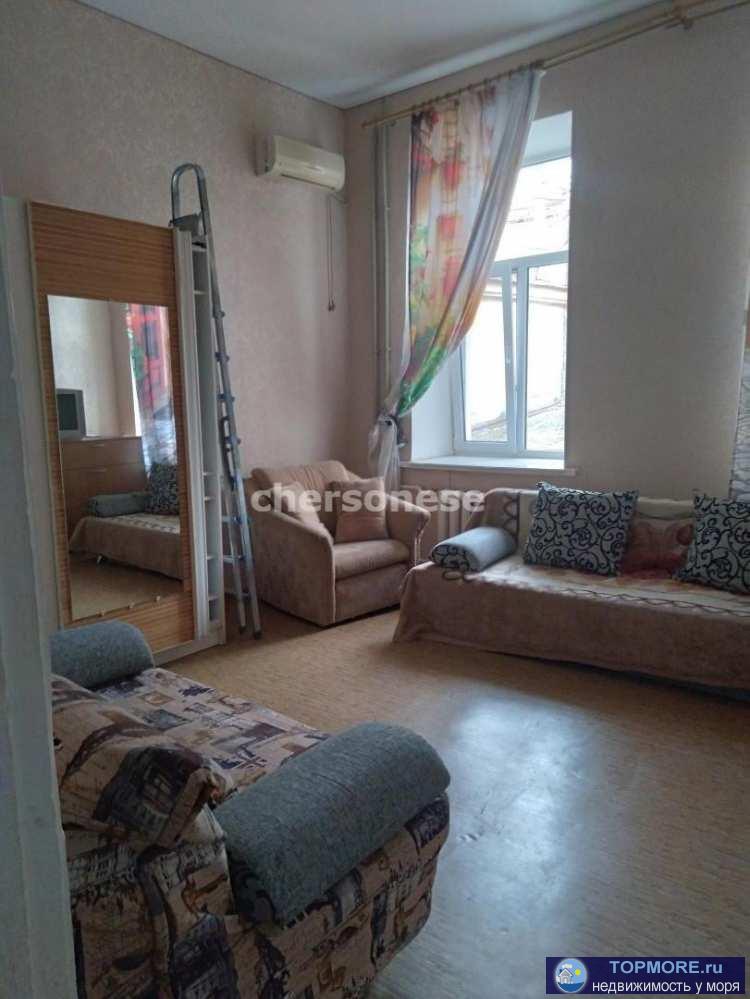 Сдается  двухкомнатная квартира в центре, р-н Артбухты.   Комнаты изолированные, без балкона . Рядом сквер, школа,...