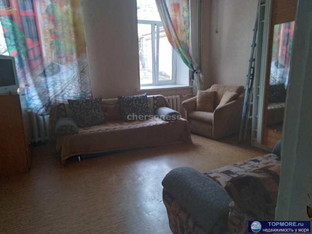 Сдается  двухкомнатная квартира в центре, р-н Артбухты.   Комнаты изолированные, без балкона . Рядом сквер, школа,... - 2