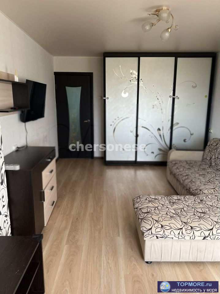 Продается уютная, теплая, видовая однокомнатная квартира 39,4 кв.м. на улице Симонок в Нахимовском районе.  Квартира...