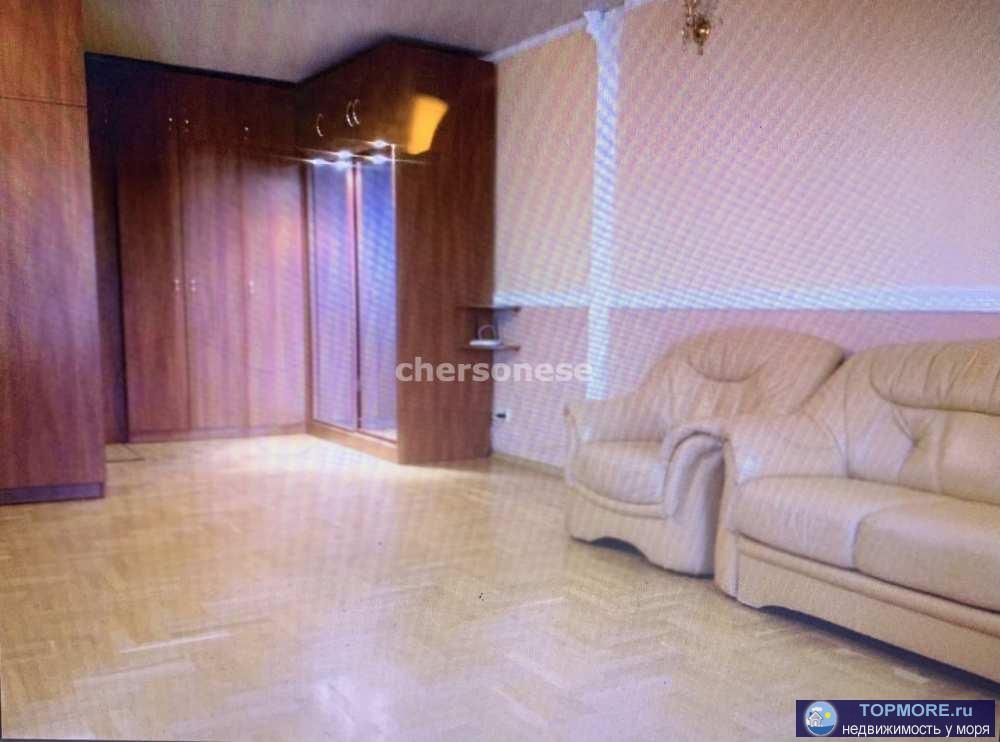 Продается просторная однокомнатная  квартира-студия 42 м2 на 3 этаже 8-ми этажного дома в Гагаринском районе....