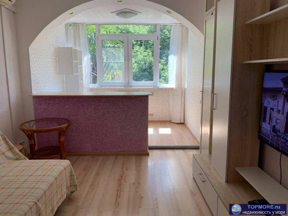 Продажа / Квартиры, Сочи, улица Роз, 18 600 000 р. Лот № 165933. Продается квартира в Сочи, центр, ул. Роз 37, полностью меблированная, с дорогой техникой. Комнаты...