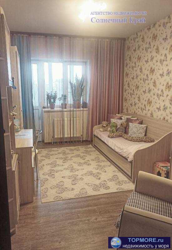 Продаётся 2-х комнатная квартира в Анапе. 63 кв.м. 2 полноценные спальни и кухня-гостиная, из каждой комнаты выход на...