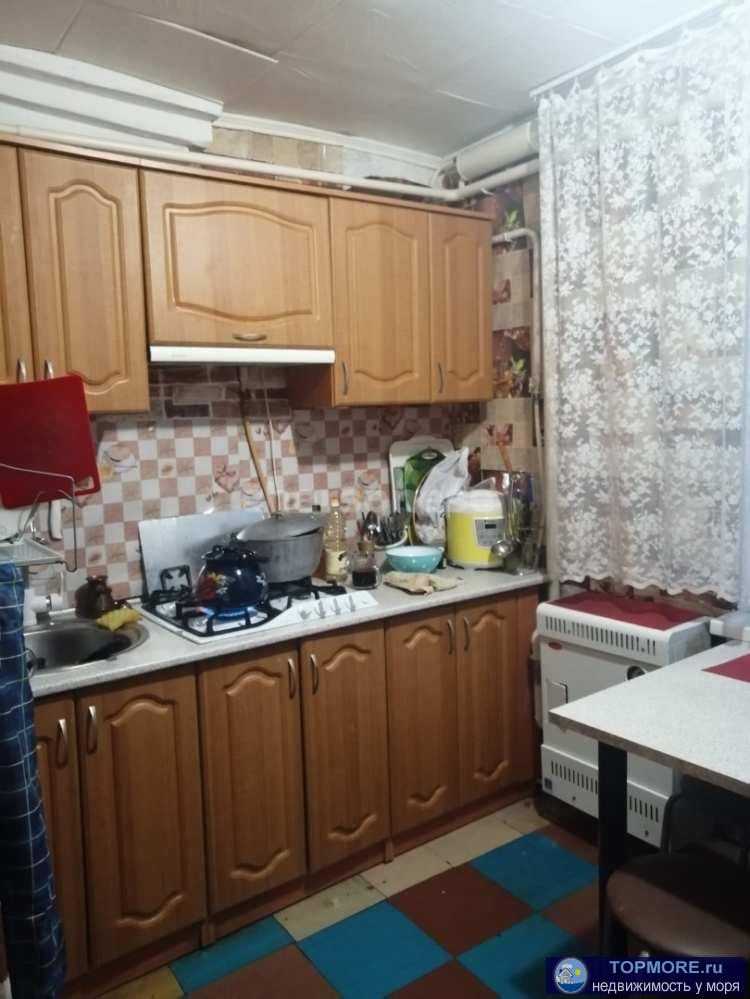 Продается трехкомнатная квартира с.Табачное, Бахчисарайский рн.3.5 км от Черного моря.  Состояние в квартире жилое....