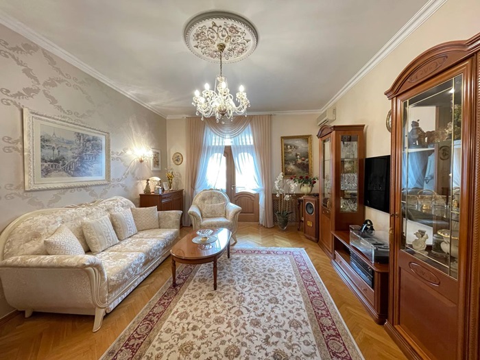 Продается шикарная 3-х комнатная квартира в историческом центре г. Севастополя по ул. Новороссийская д.3 . Квартира...