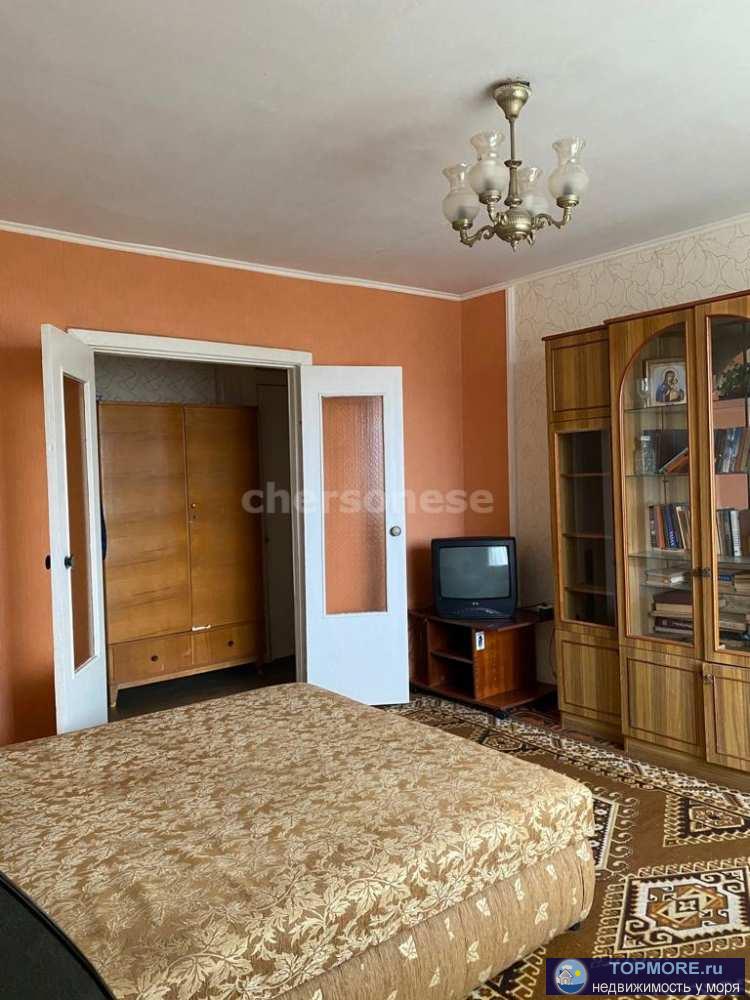 Предлагается к продаже двухкомнатная квартира в Крыму, г. Армянск  О квартире:  Квартира находится рядом с сквером.... - 2