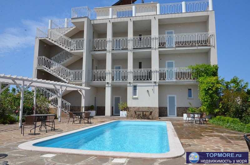 Продается гостевой дом с бассейном на берегу моря в Севастополе.   Гостевой дом расположен в Севастополе, на...