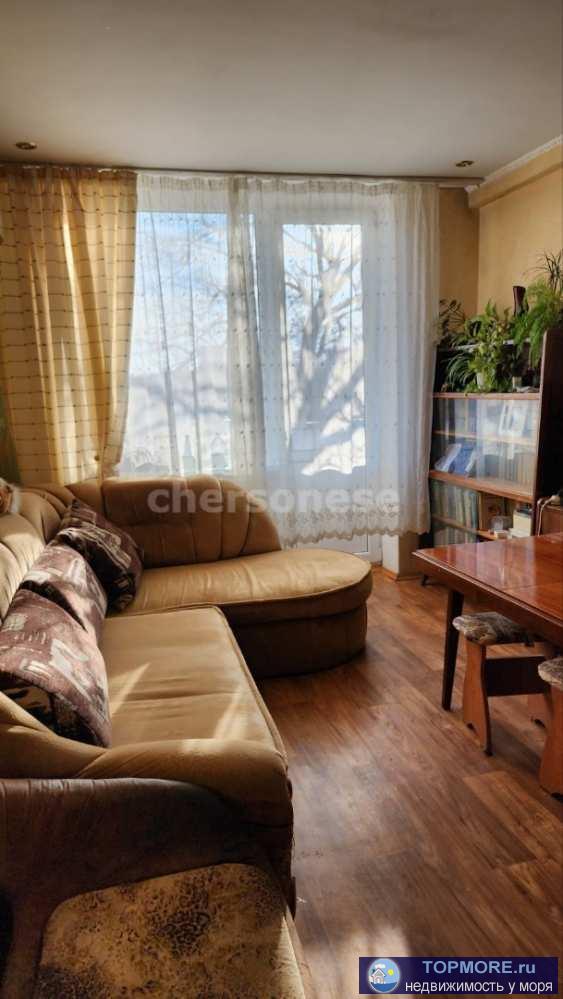 Продается 3-х комнатная квартира в Ленинском районе на улице Хрусталева.   Центральное отопление, газ, колонка....