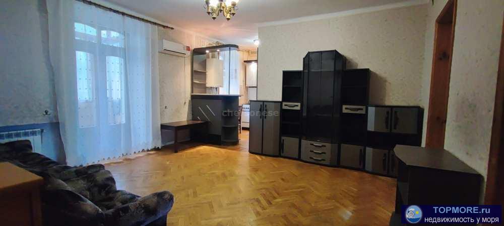Продажа / Квартиры, Севастополь, Большая Морская улица, 35 000 р. Сдается просторная, теплая квартира. Центр Севастополя. Для семьи. В ней тепло зимой и прохладно летом. Второй... - 1