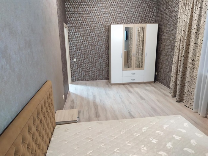 Сдается крупногабаритная 1 комнатная квартира в центральном районе г. Севастополя. Новый дом. Качественный ремонт. В... - 1