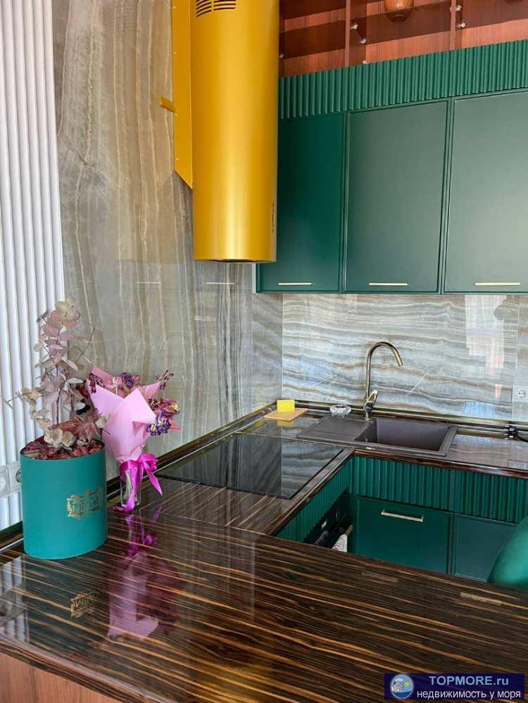 Лот № 169280. Роскошная квартира с дизайнерским ремонтом, с балкона вид на горы! Спальня с окном в...