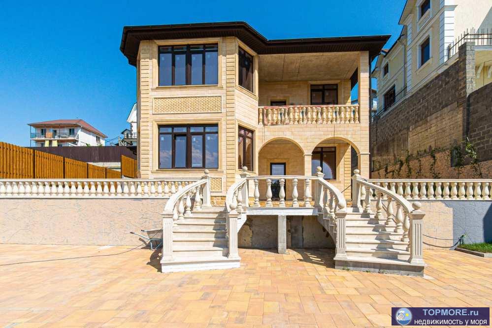 Лот № 166031. В продаже новый дом в Сочи, центральный район Раздольное.  Дом построен в классическом стиле с внешней...