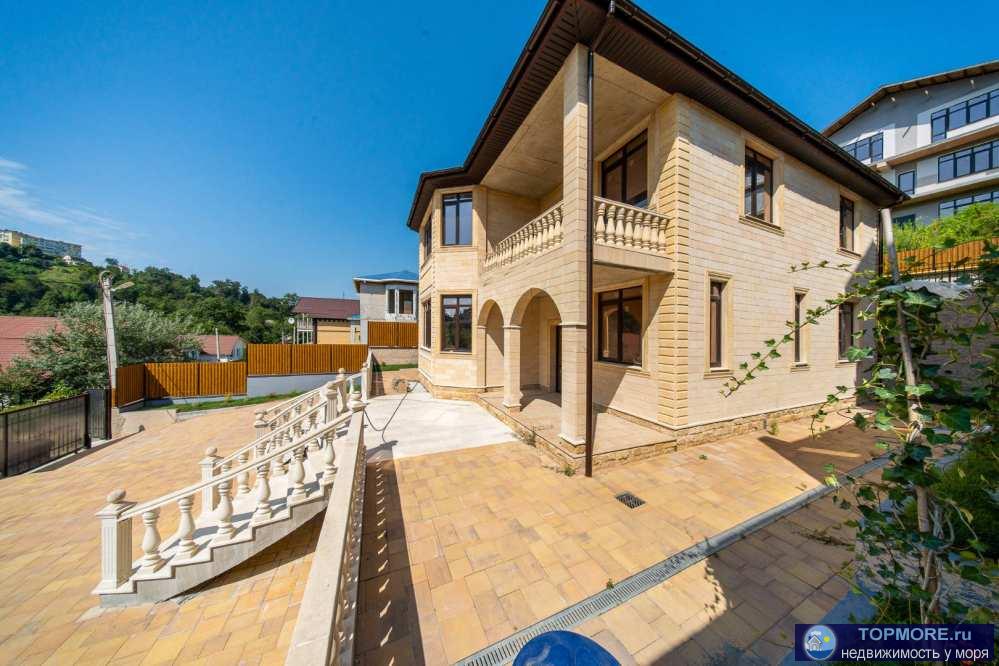 Лот № 166031. В продаже новый дом в Сочи, центральный район Раздольное.  Дом построен в классическом стиле с внешней... - 1